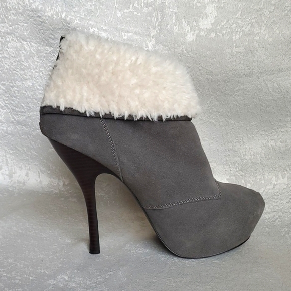H for Halston Grey Suede Leather Faux Fur Heeled Ankle Boots SIZE: 8.5 - Picture 2 of 11